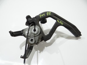 UCHWYT MOCOWANIE BŁOTNIKA PRAWE BMW F11 416