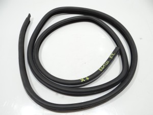 USZCZELKA DRZWI PRAWY TYŁ BMW E61 LCI 7033776