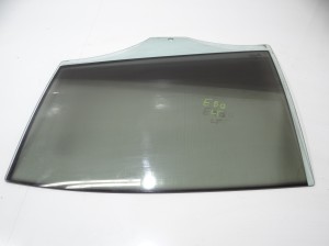 SZYBA DRZWI  LEWY TYŁ BMW E90 (16794623)