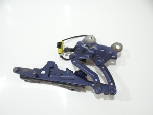 ZAWIAS MASKI AKTYWNY PRAWY BMW X1 F48 7300582 C10