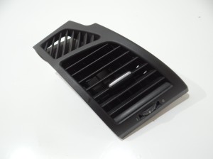 KRATKA NAWIEWU POWIETRZA PRAWA BMW E81 E87 OE 7059188 (16588796)