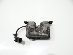 ZAMEK MASKI BMW E60 E61 E63 E84 E87 E90 OE 7115229