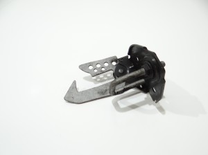 ZAMEK RYGIEL MASKI PRAWY BMW F01 F07 F10 F11 OE 7183764