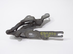 ZAWIAS MASKI LEWY PRZÓD BMW E91 7115263 A22