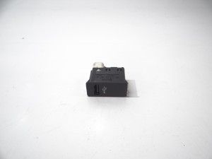 GNIAZDO USB BMW X1 F48 6820397