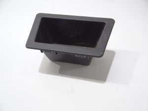 WNĘKA SCHOWEK BAGAŻNIKA PRAWY BMW F45 7298601