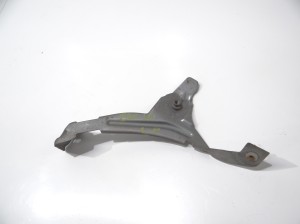UCHWYT MOCOWANIE BŁOTNIKA LEWY PRZÓD BMW E60 E61 LCI 7161451