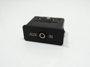GNIAZDO AUX BMW E60 E63 E65 E70 E90 E92 F10 F11 6986791