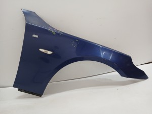 BŁOTNIK PRAWY PRZEDNI BMW E60 E61 381 LE MANS BLAU