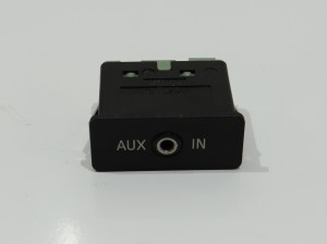 GNIAZDO AUX BMW E60 E61 E90 F10 LCI 6986791