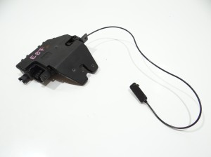 ZAMEK KLAPY BAGAŻNIKA BMW E87 8196401