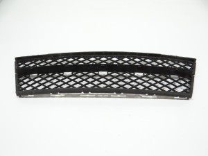 KRATKA ŚRODKOWA ZDERZAKA BMW E60 E61 LIFT 7178115
