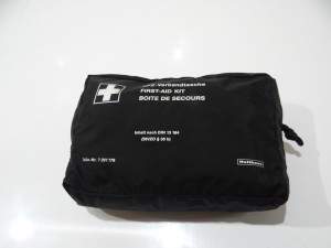 APTECZKA PIERWSZEJ POMOCY BMW F20 F25 F30 7261178