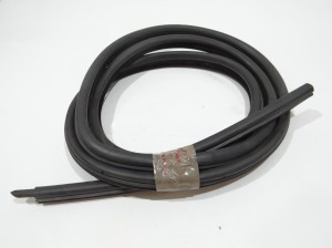 USZCZELKA PRAWY PRZÓD BMW E61 (4287387)