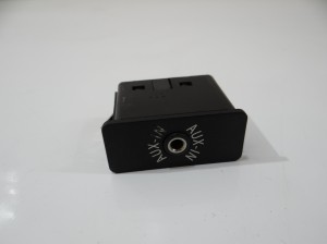 GNIAZDO AUX IN BMW X3 F25 9237655