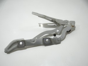 ZAWIAS KLAPY BAGAŻNIKA PRAWY BMW E88 7166752 300