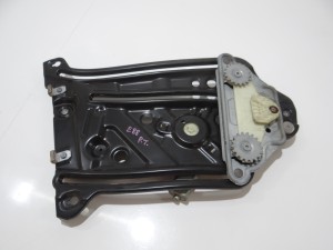 PODNOŚNIK SZYBY PRAWY TYŁ BMW E88 7165594