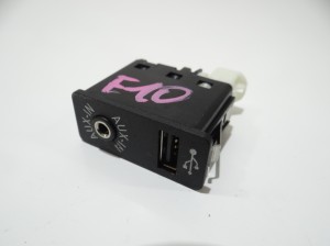 GNIAZDO USB AUX BMW E60 E88 E90 F10 F25 9237653