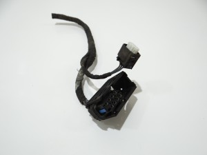 KOSTKA WTYCZKA LAMPY PRZÓD XENON BMW E60 E61 OE (4647764)