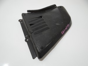 OSŁONA TRÓJKĄT NADKOLA PRAWY PRZÓD BMW E60 E61 M PAKIET 7896608 (4647930)