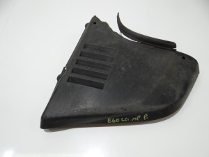 OSŁONA TRÓJKĄT NADKOLA PRAWY PRZÓD BMW E60 E61 M PAKIET 7896608 (4822524)