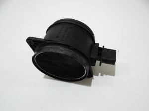 PRZEPŁYWOMIERZ POWIETRZA BMW E60 E61 N47D20A 2.0D 7805415 (4647890)