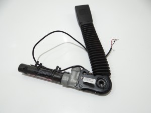 NAPINACZ PASA LEWY PRZÓD BMW E60 E61 7065847 (4647934)