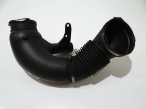 PRZEWÓD POWIETRZA BMW E60 E61 N47 2.0D OE 7803843 (4647897)