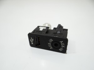 GNIAZDO PORT USB BMW F20 F21 F30 F31 OE  9229246