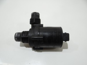 DODATKOWA POMPA WODY BMW E60 E61 OE  6917700 (4822480)