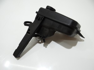ZBIORNICZEK WYRÓWNAWCZY BMW E60 256D2 7785013 (4647634)