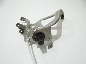 UCHWYT MOCOWANIE BŁOTNIKA LEWE BMW F10 F11 300 (20189856)
