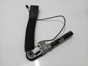 NAPINACZ PASA PRAWY  PRZÓD BMW E60 E61 OE 6982520 (4642384)