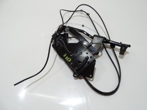 ZAWIAS DACHU PRAWY BMW E88 7174774