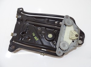 PODNOŚNIK SZYBY PRAWY TYŁ BMW 1 E88 7165594