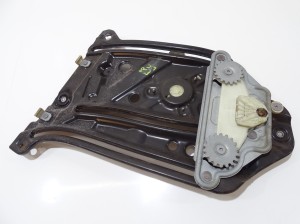 PODNOŚNIK SZYBY LEWY TYŁ BMW E88 7165593