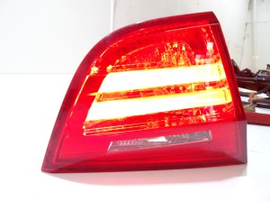 BMW E90 LIFT LAMPA LEWY TYŁ 4871733