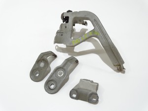 UCHWYT MOCOWANIE BŁOTNIKA LEWE BMW F10 F11 300 KOMPLET (24241647)