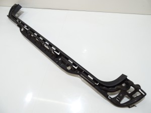 BMW E61 LIFT ŚLIZG ZDERZAKA ŚRODKOWY TYŁ 7060797