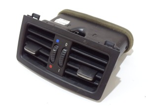 KRATKA NAWIEWU ŚRODKOWY TYŁ BMW E61 OE 7129556