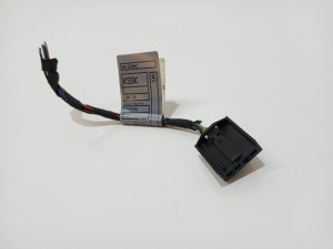 KOSTKA WTYCZKA LAMPY TYŁ TYLNEJ W BŁOTNIK BMW E61 OE (4824943)